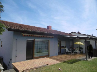 Freistehendes Ein-Familienhaus mit Garage