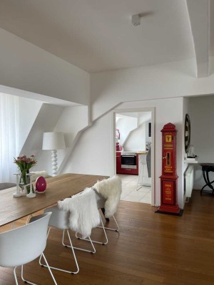 STYLISCHES  LOFT ÜBER DEN DÄCHERN VON STUTTGART - BEREITS LEER