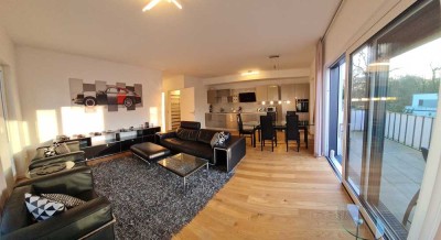 Voll-möblierte 4-Zimmer Luxus-Wohnung am Park / Fully furnished 4-room luxury apartment