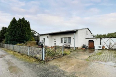 Bezugsfrei und sanierungsbedürftig: Bungalow mit 3 Zimmern in ruhiger Lage von Brandenburg/Havel