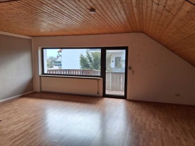 Helle 3-Zimmer Dachgeschosswohnung mit Balkon in Trebur / Geinsheim