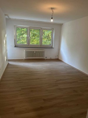 Sanierte 2-Zimmer-Wohnung mit Balkon in ruhiger Lage