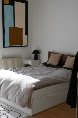 Geschmackvolle 2,5-Zimmer-Altbauwohnung mit hohen Decken, Balkon und Garten