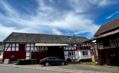 Investieren oder selbst einziehen – Charmantes Fachwerkhaus mit Scheune und Balkon