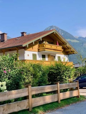 Geräumige 2 Zimmer Dachgeschosswohnung mit Balkon + Stellplatz