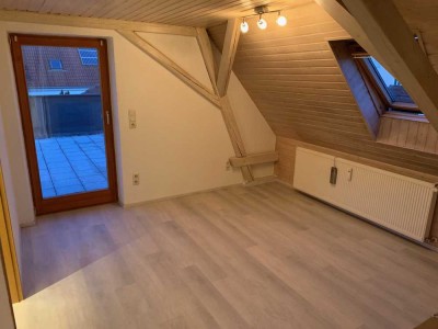 Praktisch geschnittene 2-Zi-DG-Wohnung mit riesigem 30 qm Sonnenbalkon und EBK in Karlshuld