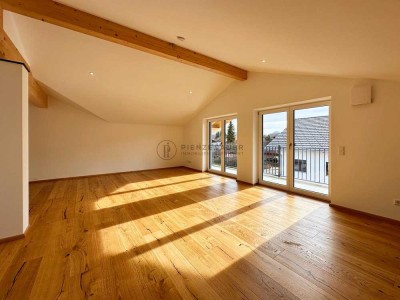 Großzügige Dachgeschosswohnung mit Bergblick