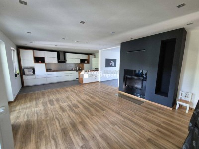 Modernes, komfortables Einfamilienhaus nur 20 Autominuten von Wien entfernt. Mit energieeffizienter Ausstattung in Ruhelage – großer Garten – Pferdehaltung – Kinderparadies