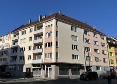 Wie wär's damit? Große Drei-Zimmerwohnung mit Balkon