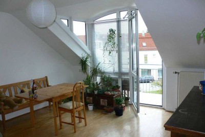 Von Privat : Helle, großzügig geschnittene 2-Zimmerwohnung nahe S-Bahnhof