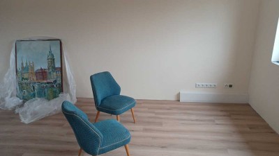 Einzugsbereit-Hier könntest du sitzen/entspannen