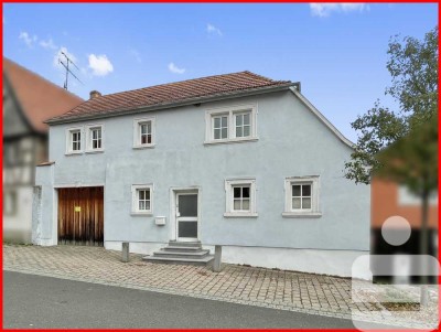 Sanierungsbedürftiges Wohnhaus mit Scheune