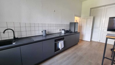 Stilvolle Altbauwohnung mit Stuckdecken & Einbauküche – 87 m²
