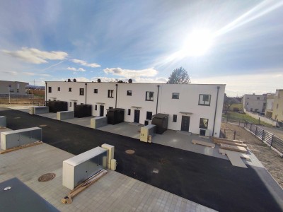 Eckreihenhaus mit gr. Garten in modernster Ausstattung inkl. KÜCHE - PV &amp; E-Ladestation vorbereitet