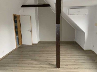 Stilvolle, gepflegte 2-Zimmer-Dachgeschosswohnung mit Balkon und EBK in Hagen