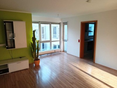 Lichtdurchflutete 3 Zimmer-Wohnung mit einladendem Balkon