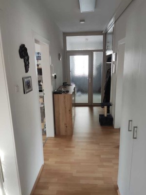 3-Zimmer-Wohnung in Bahnhofsnähe: Ideal für maximal 3 Personen