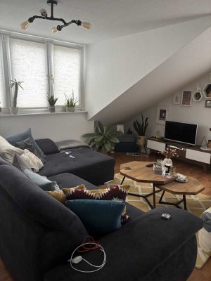 Moderne 2,5-Zimmer Maisonette-Wohnung mit Balkon in Lützenkirchen