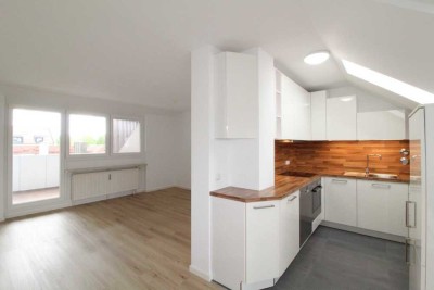 Sofort bezugsfrei: Sehr wertige 2,5 Zimmer-Wohnung mit hoher Privatsphäre durch Dachterrasse!
