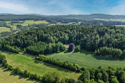 Alleinlage in Chamerau – Landhaus auf außergewöhnlichem Naturgrundstück mit Flussblick!