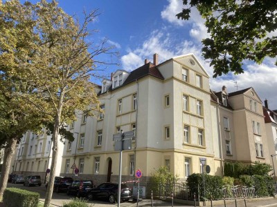 4-Zimmer- Altbau-Dachgeschosswohnung in unmittelbarer Nähe zur nördlichen Hildapromenade