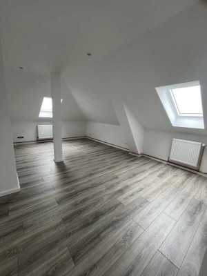 Sanierte 2-Zimmer-Wohnung mit Einbauküche!