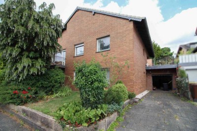 Bezugsfreies ZFH mit eigenem Garten, Terrasse und Garage in ruhiger Lage