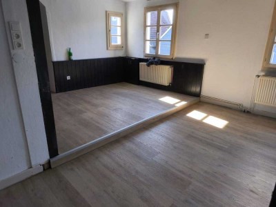 Großzügige renovierte 3 Zimmerwohnung mit Einbauküche!