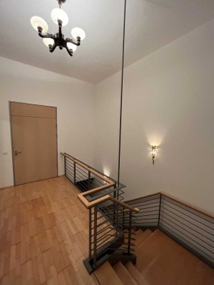 2-Zimmer-Loft Mitte in der Stadt sucht neuen Bewohner (Balkon, Fahrstuhl, Einbauküche, Parkplatz)