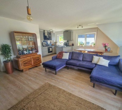 Moderne 3,5 Zimmer Wohnung in Bempflingen (5km bis Metzingen), Balkon, TG-Platz, ebenerdige Dusche