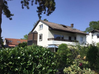 * Helle Dachgeschoss-Wohnung *
