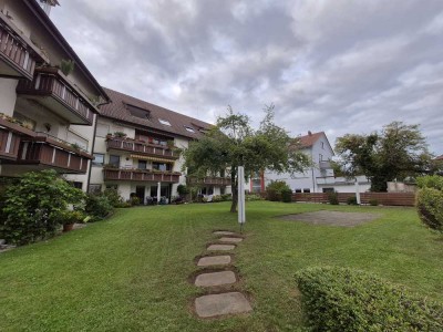 Exklusive zentrale 3,5 Zimmer Dachgeschosswohnung mit geh. Innenausstattung, Loggia und EBK