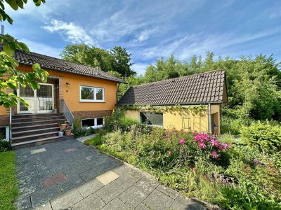 Einfamillienhaus (DHH) in ruhiger Waldrandlage mit ausgebautem Souterrain