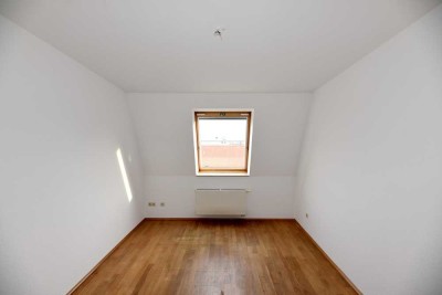 Regierungsviertel: Schöne 2-Raumwohnung nahe der Elbe, WB DG Links