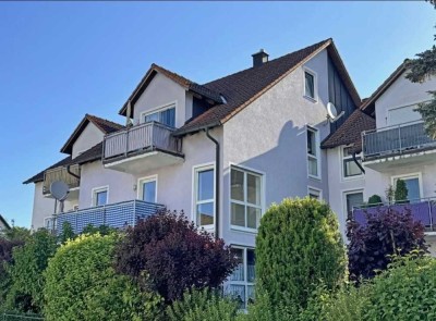 Helle 3-Zimmer Wohnung mit Balkon und EBK in Irchenrieth