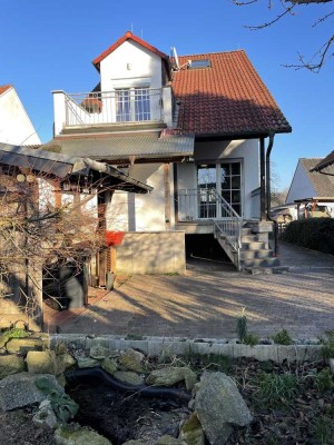 Schönes Einfamilienhaus mit Garten und Terrasse in ruhiger Lage und 5 Parkplätzen