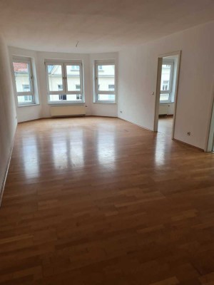 2-Zimmerwohnung - ebenerdiger Aufzug/Bad Wanne+Dusche+Fenster