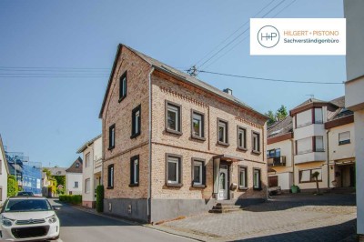 Schönes Backstein-Haus mit viel Platz & Potenzial in ruhiger Lage von Koblenz!