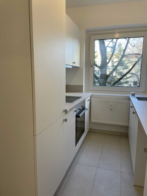 Frisch sanierte 3 Zimmer Wohnung mit Einbauküche und Balkon