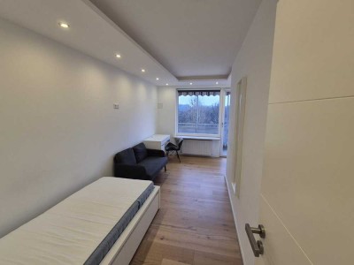 Helles und modernes WG-Zimmer in Neuhausen-Nymphenburg – voll möbliert!