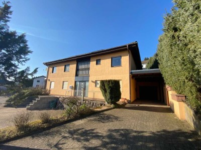 EIGENTUMSWOHNUNG mit 
Teil-Untergeschoß und GARTEN
in Ottweiler