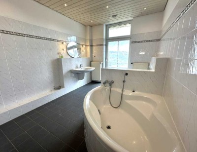 Geräumige 3 Zimmer Wohnung mit 2 Balkons, Dusche und Wanne - Hagen, Wehringhausen