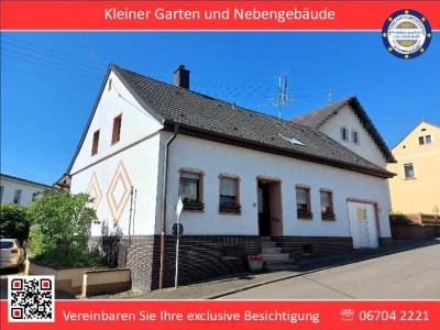 Freistehendes Einfamilienhaus mit Garten und großer Garage