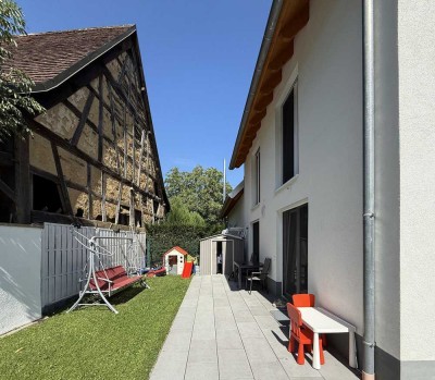 Neuwertiges 2-Familienhaus (DHH) / Mehrgenerationenhaus in zweiter Reihe