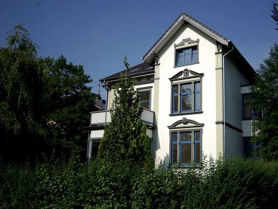 Stilvolle Dachgeschosswohnung (85 m²) im Ahrensburger Villenviertel