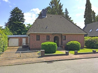 Gepflegter Walmdachbungalow mit Garage in ruhiger Wohnlage in Schenefeld bei Itzehoe