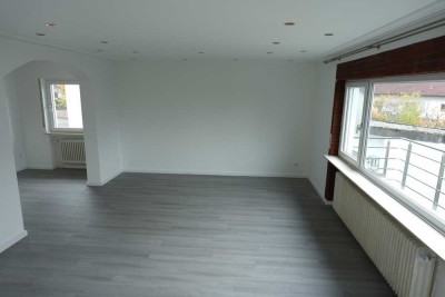 Moderne 3,5-Zimmer-Wohnung mit neuer Küche, neuem Bad & großem Balkon – 2 Stellplätze  ab 01.01.2026