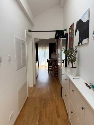 Moderne DG-Wohnung mit Balkon & TG in Münsing – möbliert, befristet Option zur Übernahme
