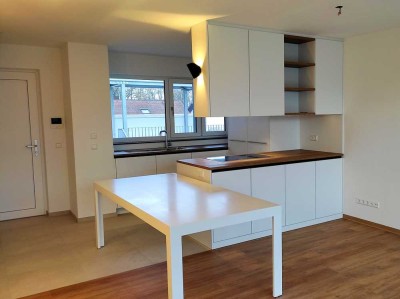 Exklusive, teilmöblierte 3,5-Zimmer-Wohnung, 3. OG mit Aufzug u. Balkon in Ulm-Wiblingen. Erstbezug!