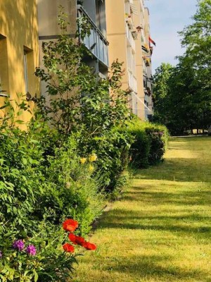 Nahe Steinstücken/Griebnitzsee bezugsfreie 4 Zimmer mit Balkon ab 1.4., für WGs,Familie,0€ Provision